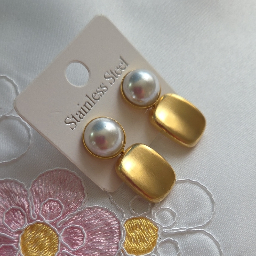18K Gold Plated Stainless Steel  Pearl Earrings